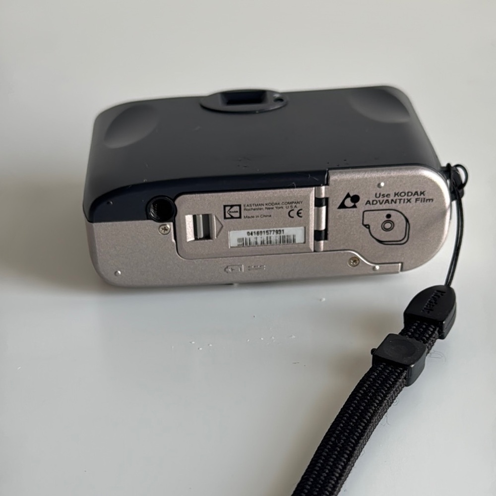 Kodak Silver Film Photography Camera with Compact Design and Integrated Flash - Picture 6 of 8